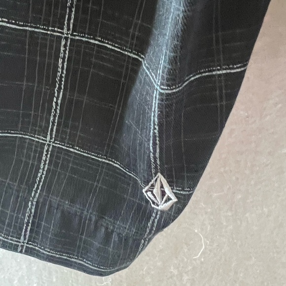 Volcom Mens shorts size 33 - Picture 2 of 5